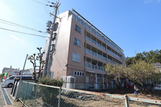 ロイヤルガーデン長野の外観