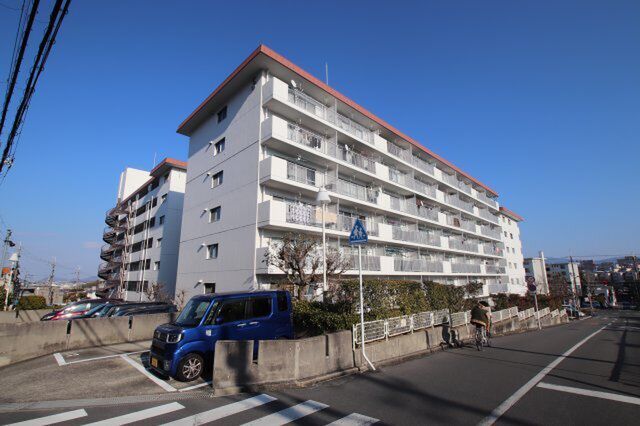 狭山ハウス3棟の外観