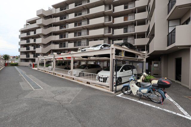 拡大写真:東急ドエル・アルス泉北深井 4階406の立体駐車場