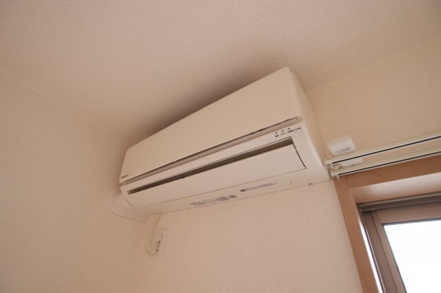 拡大写真:ファミリーパル 1階103のエアコン