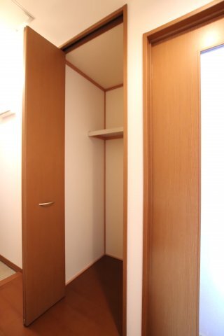 拡大写真:プレミールB 2階202の収納