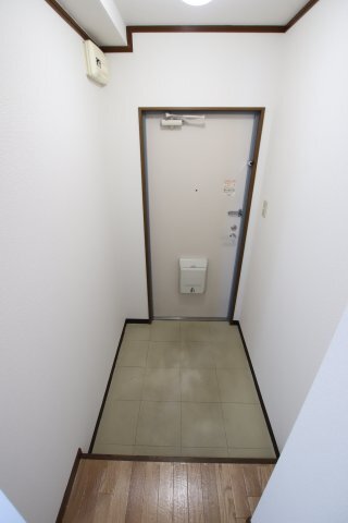 拡大写真:コサエールマンション 3階302の玄関