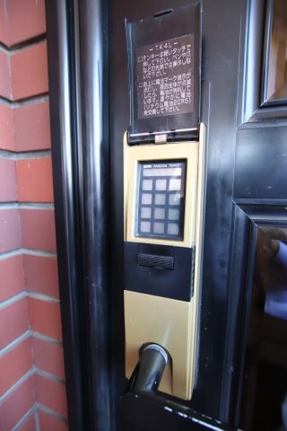 拡大写真:コサエールマンション 3階302のオートロック