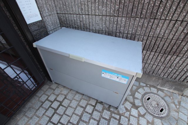 拡大写真:コサエールマンション 3階302の敷地内ゴミ捨場