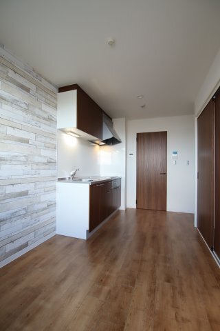 拡大写真:プレミアムスイート狭山駅前 3階302の居間