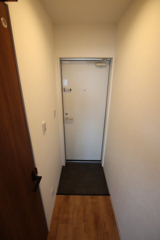 拡大写真:プレミアムスイート狭山駅前 3階302の玄関