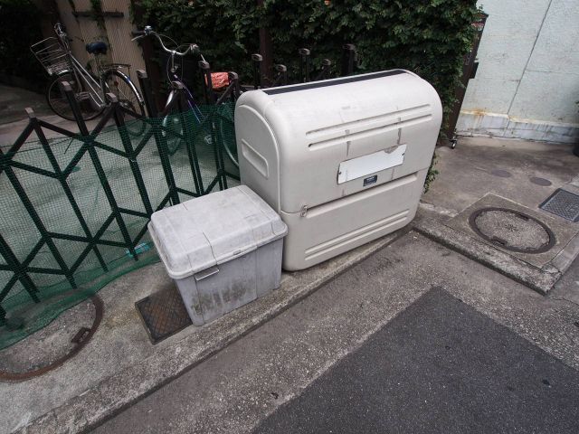 拡大写真:シャトルマキ 3階301の敷地内ゴミ捨場