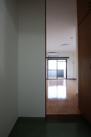 拡大写真:シャトルマキ 3階301の玄関