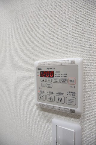 拡大写真:フジレジデンス 2階205の浴室乾燥機