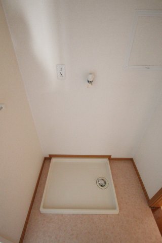 拡大写真:フォーリストベル 2階201の室内洗濯機置き場