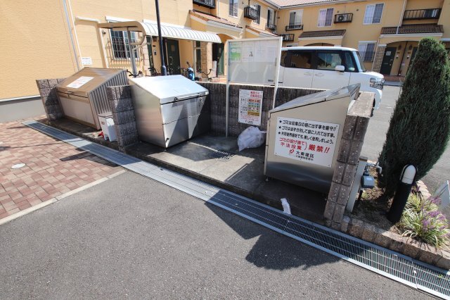 拡大写真:フォーリストベル 2階201の敷地内ゴミ捨場
