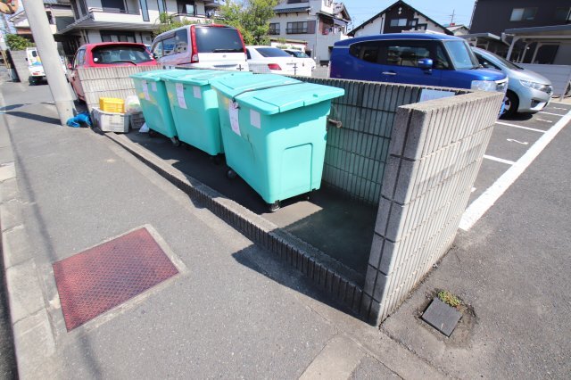 拡大写真:シエル金剛 1階103の敷地内ゴミ捨場