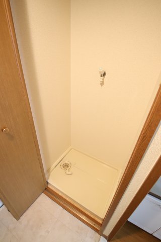 拡大写真:シエル金剛 1階103の室内洗濯機置場