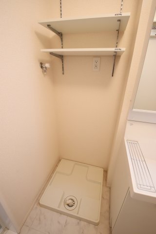 拡大写真:レフィナードKHYⅡ 2階202の室内洗濯機置場
