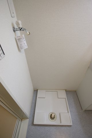拡大写真:フレフュチュール 2階201の室内洗濯機置場