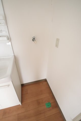 拡大写真:アミューレット光明池 2階203の室内洗濯機置場