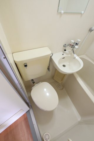 拡大写真:栄町フラッツ 2階206のトイレ