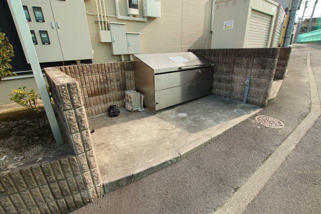 拡大写真:プリムラTK01 2階201の敷地内ゴミ置き場