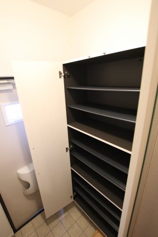 拡大写真:プリムラTK01 2階201のシューズボックス