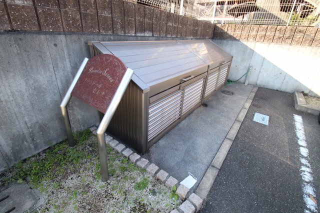 拡大写真:プランドールセレナA棟 1階102の敷地内ゴミ置き場