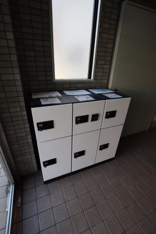 拡大写真:クオリティコート 3階306の宅配BOX