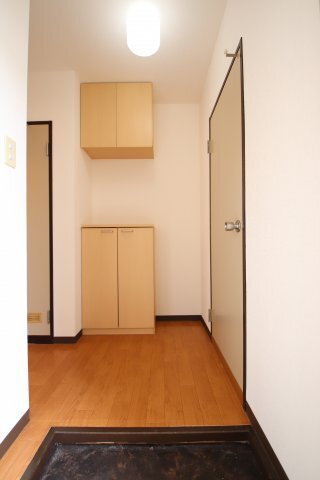 拡大写真:タウニィハイツ金剛 1階107の玄関