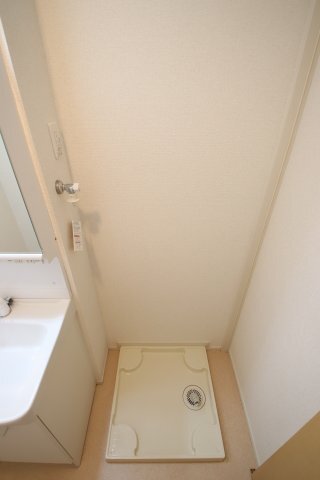 拡大写真:ケーズコート深井 2階207の室内洗濯機置場