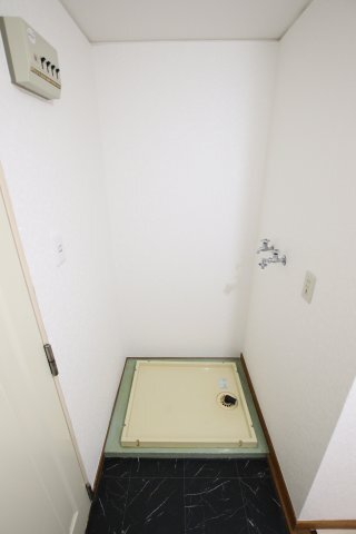 拡大写真:レジデンスサザン 4階503の室内洗濯機置き場