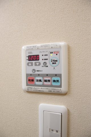拡大写真:トゥールブランシュM&MⅠ 3階302の浴室乾燥機
