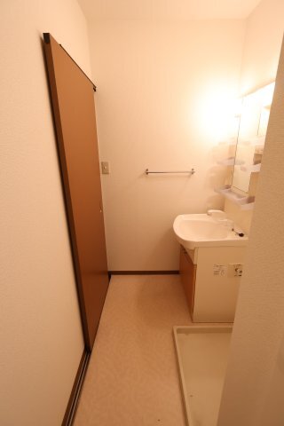 拡大写真:プレミールB 1階103の洗面所