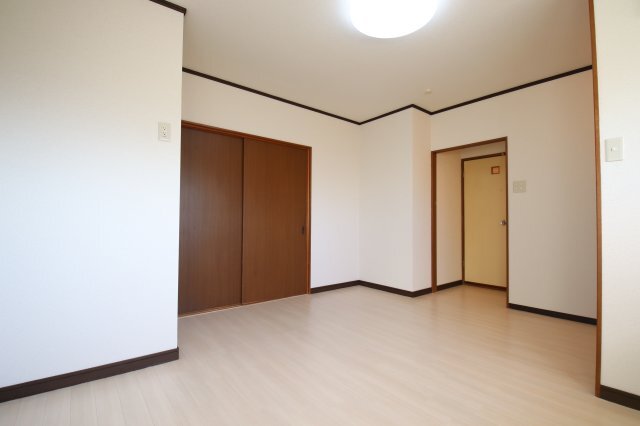 拡大写真:ハイツ中西 3階301の居間
