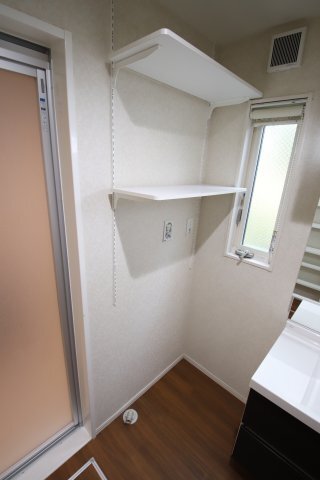 拡大写真：カンフリエブーケ 1階1の室内洗濯機置場