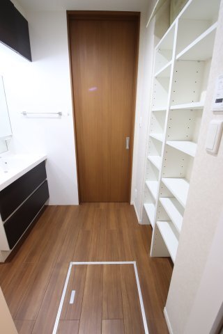 拡大写真：カンフリエブーケ 1階1の洗面所