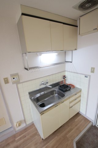 拡大写真：サンシャイン狭山 3階305のキッチン