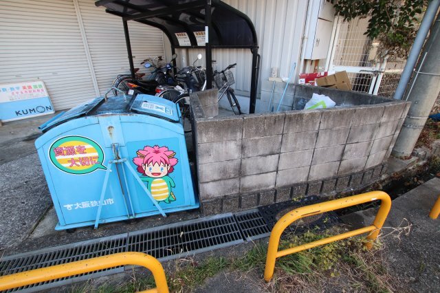 拡大写真：サンシャイン狭山 3階305の敷地内ゴミ捨場