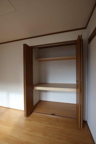 拡大写真:キャンパニュールA・B棟 1階B102の収納