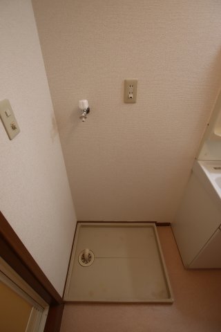 拡大写真:キャンパニュールA・B棟 1階B102の室内洗濯機置場