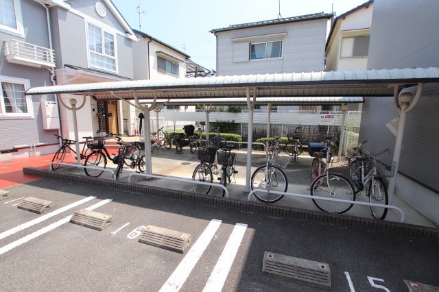 拡大写真:キャンパニュールA・B棟 1階B102の駐輪場