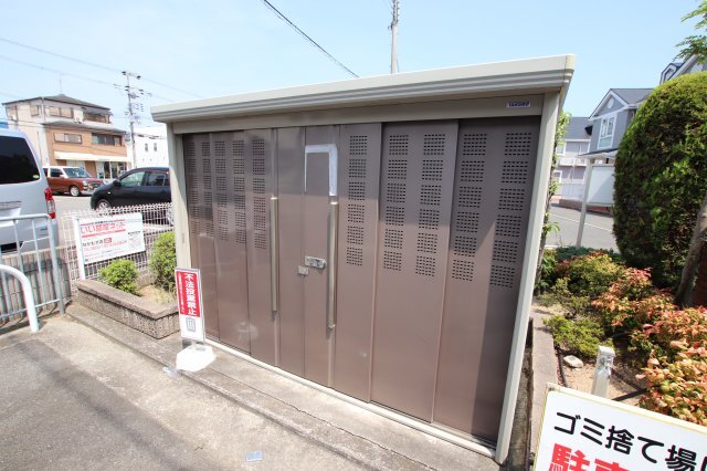 拡大写真:キャンパニュールA・B棟 1階B102の敷地内ゴミ捨場