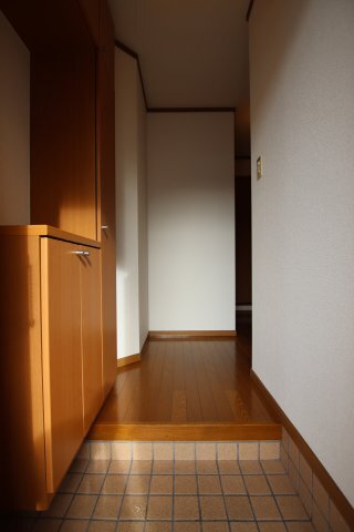 拡大写真:キャンパニュールA・B棟 1階B102の玄関