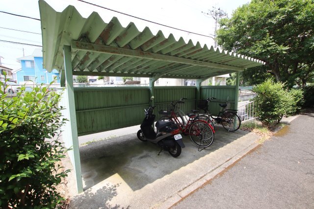 拡大写真:ヴィラナリー千代田10号棟 5階501の駐輪場