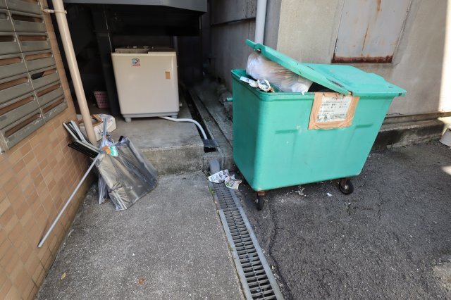 拡大写真:ドムス河内長野 5階502の敷地内ゴミ捨場