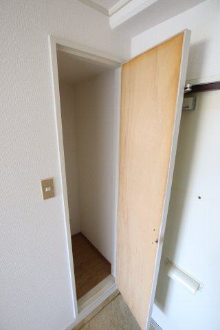 拡大写真：セインツ1号館 2階208の収納