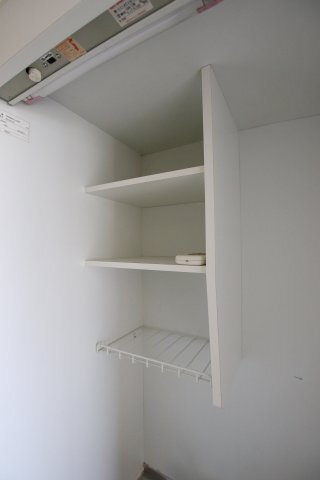 拡大写真：セインツ1号館 2階208の吊戸棚