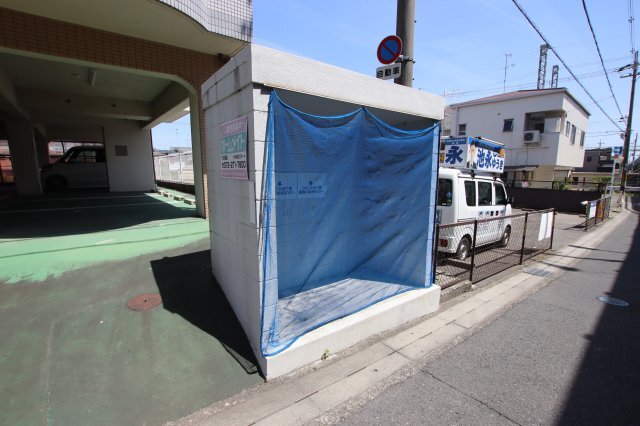拡大写真：セインツ1号館 2階208の敷地内ゴミ捨場