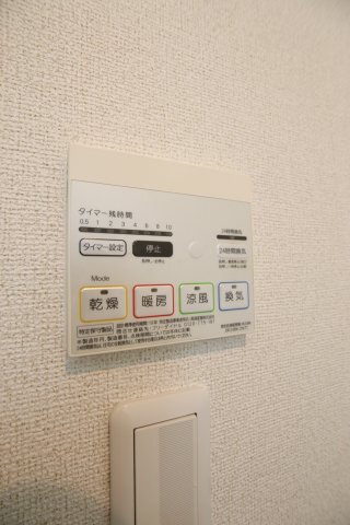 拡大写真：カルムエレガンス 2階203の浴室乾燥機