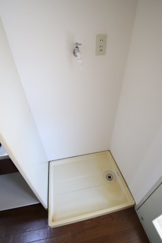 拡大写真:弘成エステートビル 3階301の室内洗濯機置場