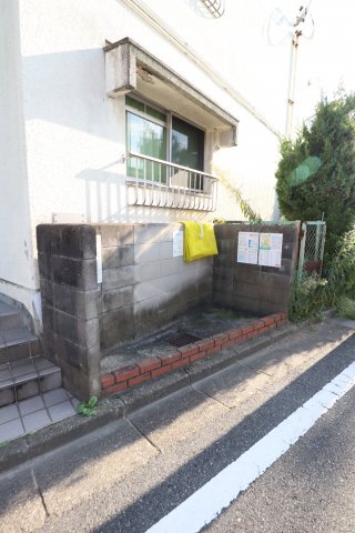 拡大写真：椋本マンション 2階204の敷地内ごみ置き場