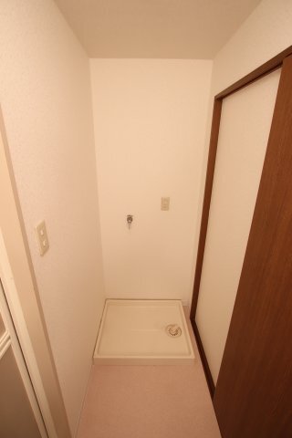 拡大写真:ルナピエーナ泉北 2階205の室内洗濯機置き場