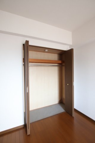 拡大写真:ルナピエーナ泉北 2階205の収納